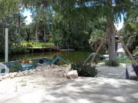 Charming House with Boat Dock in Serene Inglis, Riverfront Deep Water Gulf Acces Ξενοδοχεία στην πόλη Inglis