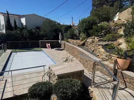 Superb sea view apartment with private pool! 5 minutes from the center.