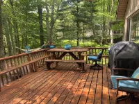 Cozy, Stylish 3-Bedroom Mid-Century Chalet in Pocono Pines' Lake Naomi