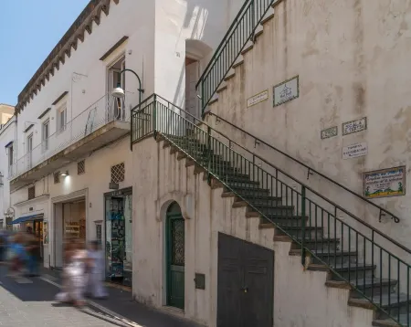 Caprese House Отели рядом с достопримечательностью «Via Camerelle»