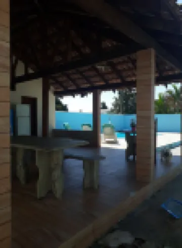 Casa Simples com Quiosque e Piscina