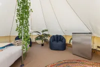 RRG Luxury Glamping Tent– Cozy Winter Retreat with Fire Pit & Hot-tub