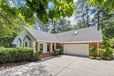 The Big Golf House- 10 miles to Clemson Hotels near Bertha Lee Strickland Cultural Museum