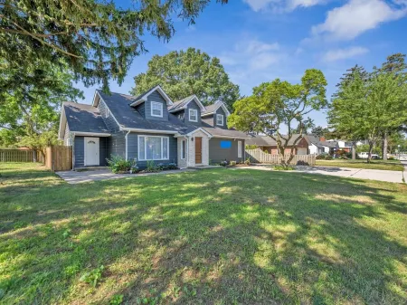 Elegant 4BR Retreat + Jacuzzi