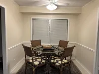 Serengeti a hardy 3 bedroom house, doggie door, TV in BDRMS
