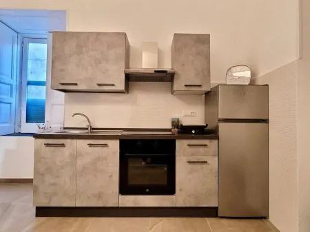 Donna Rebecca, apartment in fine building with garden