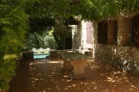Provencal house la collette Отели рядом с достопримечательностью «Лурмарен»
