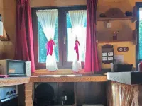 THE OLD WOMAN'S HOUSE Hotele w: Nava