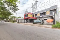 RedDoorz Near Alun Alun Slawi Hotel a Jatibarang Lor