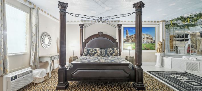 Days Inn & Suites by Wyndham Terre Haute Hotels in Vigo County