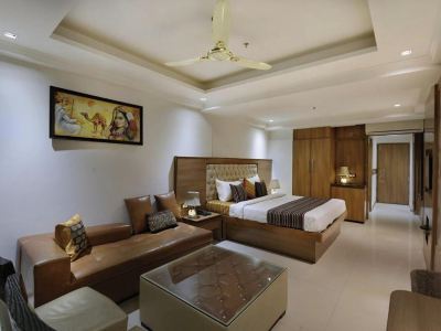 New Lotus Paradise Hotel