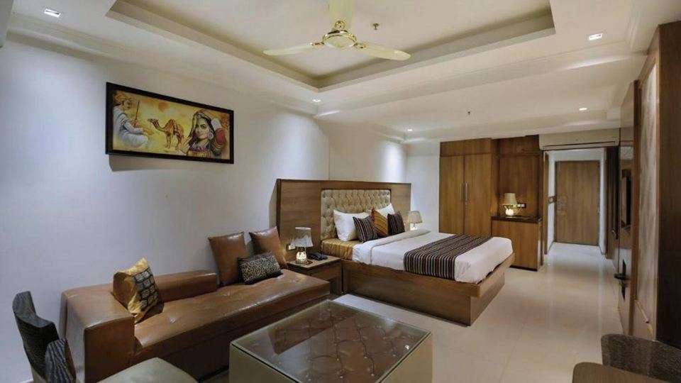New Lotus Paradise Hotel