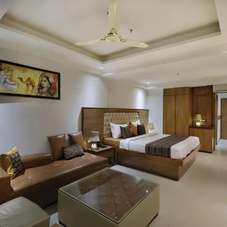 New Lotus Paradise Hotel