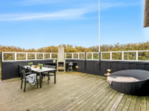 "Christensen" - 100m from the Sea