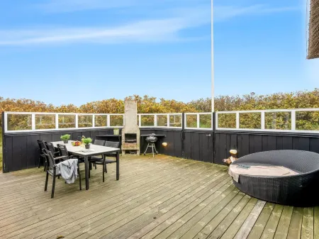 "Christensen" - 100m from the Sea