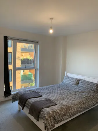 3 Bedroom Modern Apartment in London
