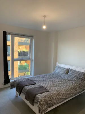 3 Bedroom Modern Apartment in London