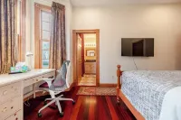 Spacious 2BR 2BA Condo & 2x Parking, Minutes from Central Sq, MIT, Harvard. Hotels in Inman Square