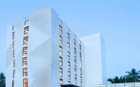 La Lucia Boutique Hotel by Prasanthi Отели в г. Tanjung Pendam