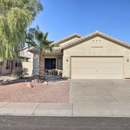 Sunlit Peoria Gem w/ Yard: Hike, Golf & Explore!