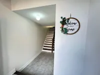 Beautiful 3 bedroom & 3-bathroom vacation home near Toronto Pearson Airport