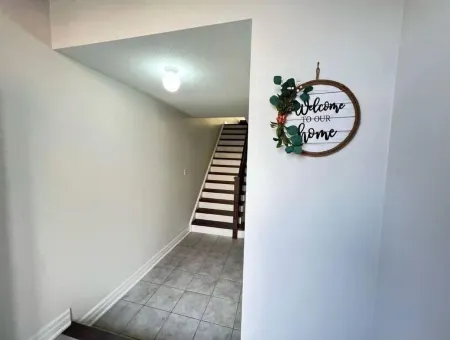 Beautiful 3 bedroom & 3-bathroom vacation home near Toronto Pearson Airport