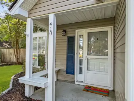 Paramour: huge yard home with ground floor bedroom 25 min to Charleston