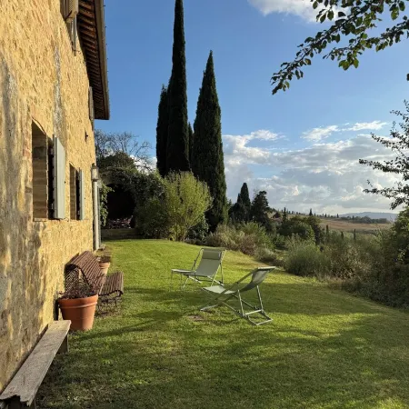 Podere Fontebernardi, authentic Tuscan farmhouse overlooking Pienza.