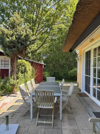 For families, friends, children. Large garden, 4/5 bedrooms, fireplace. Central!