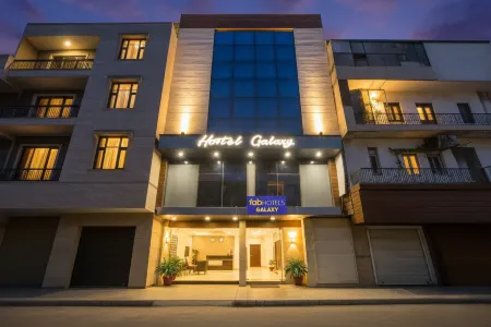 FabHotel Galaxy - Nr Patel Nagar Metro Отели в г. Западный Дели