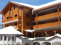 Adonis Valberg Hotels in Peone