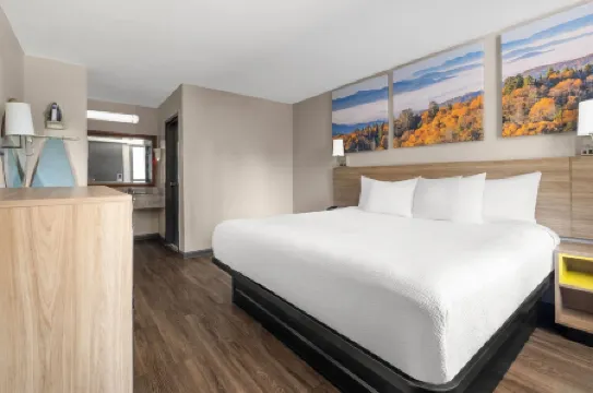 Days Inn by Wyndham College Park Airport Best Road