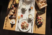 호텔 B&B 펠드메스네르 - 조식 운영