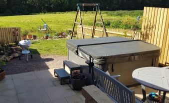3 Bedroom Cottage - Hot Tub Garden Parking