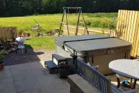 三臥室小屋 - 熱水浴缸、花園、停車場