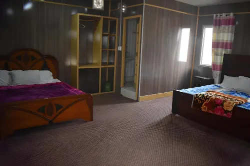 Tourist World Hotel & Restaurant