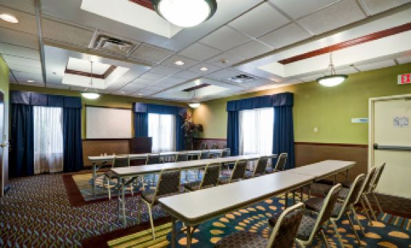 Holiday Inn Express & Suites CHRISTIANSBURG by IHG