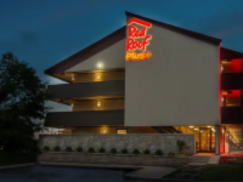 Red Roof Plus+ Chicago - Naperville Hotels in Naperville