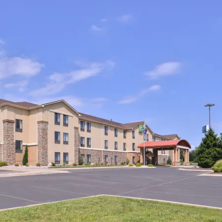 Holiday Inn Express & Suites TOPEKA WEST I-70 WANAMAKER by IHG