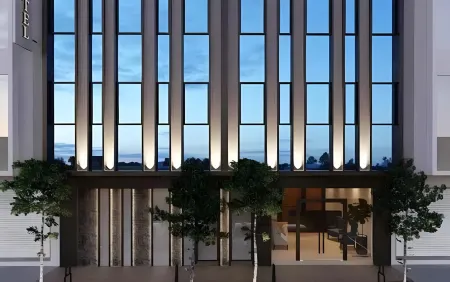 The Square Hotel Отели рядом с достопримечательностью «Taman Mount Austin»