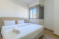 Elevate - Sleek 2-BR Apt by Santa Maria, Jal el Dib - شرفة