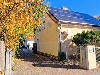 Guesthouse Rand Berlin-*Sonnenblume* for 3 adults or 2 adults + 2 children up to 12 years.