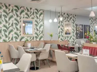 Quality Suites Reims - Les Capucins Hotels near La Mine