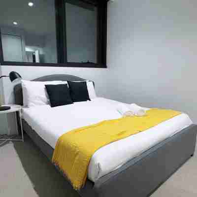 Bright & Modern 2BR Apt on Iconic Chapel Street Rooms