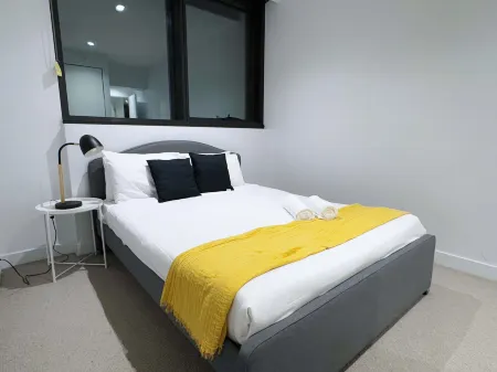 Bright & Modern 2BR Apt on Iconic Chapel Street