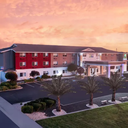 Holiday Inn Express REDDING NORTH – SHASTA LAKE by IHG