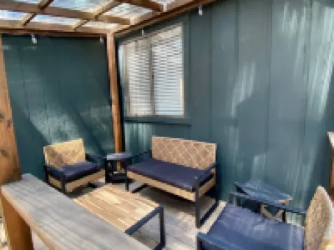 Delightful 3-bedroom house in charming Flagstaff w/King Size Bed & Gas Log Stove 卡馳納山莊酒店