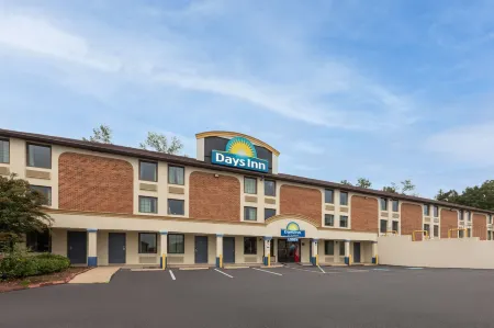 Days Inn by Wyndham Dumfries Quantico Отели рядом с достопримечательностью «Квантико Паркинг Лот»
