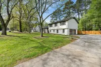Beautiful Newly-Renovated Home in Indian Hills Hotels in East Cobb