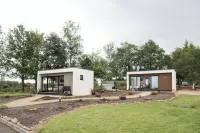 Luxury Waterfront Self-Catering Cabins Hotels in 